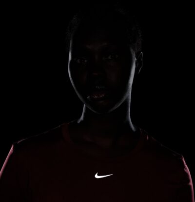 NIKE W NK ONE CLASSIC DF SS TOP DARK TEAM RED/BLACK – Bild 6