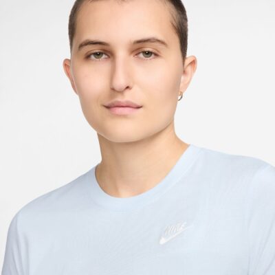NIKE W NSW CLUB SS TEE BLUE TINT – Bild 3