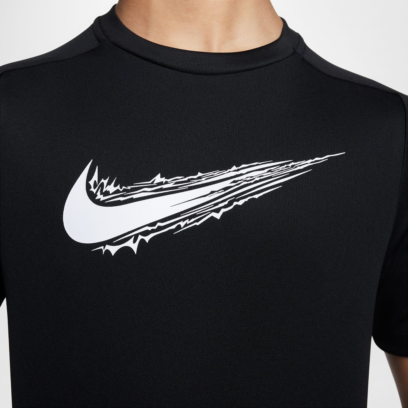 NIKE B NK DF MULTI SS TOP HBR BLACK/WHITE – Bild 4