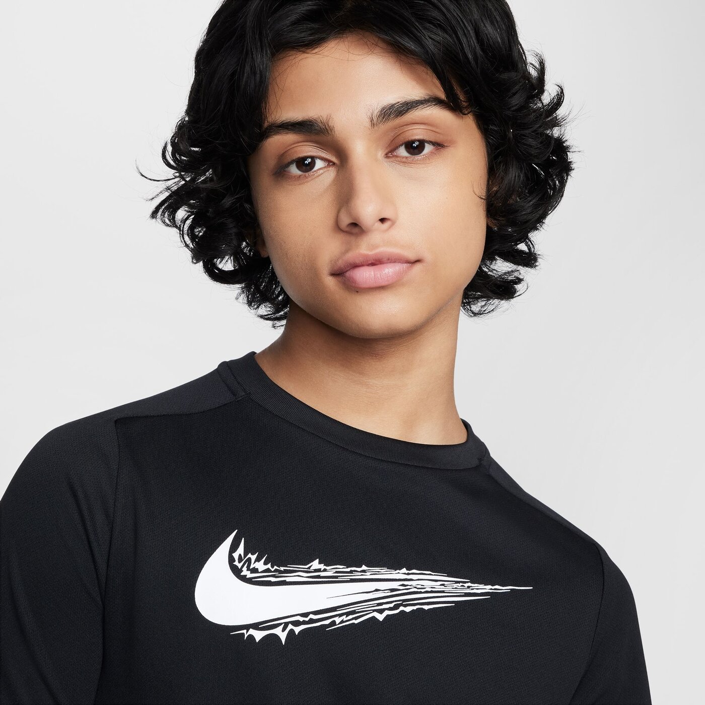 NIKE B NK DF MULTI SS TOP HBR BLACK/WHITE – Bild 5