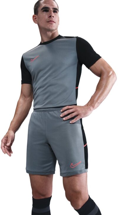 NIKE M NK DF ACD25 SHORT K BR COOL GREY/BLACK/BRIGHT CRIMSON – Bild 3