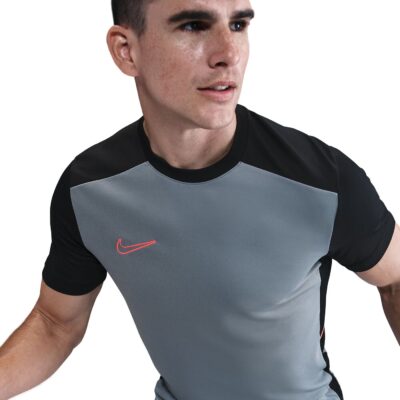 NIKE M NK DF ACD25 SS TOP BR COOL GREY/BLACK/BRIGHT CRIMSON – Bild 5