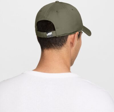 NIKE U NK DF CLUB CAP U CB MTSWSH L MEDIUM OLIVE/METALLIC SILVER – Bild 2