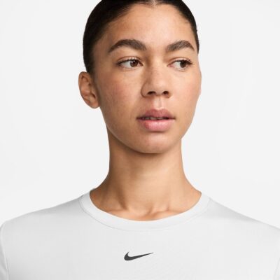 NIKE W NK ONE CLASSIC DF SS TOP WT WHITE/BLACK – Bild 3