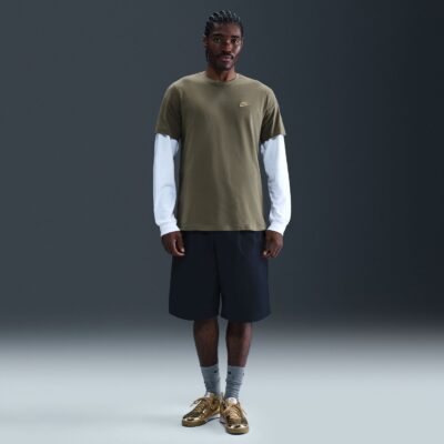 NIKE M NSW CLUB TEE MEDIUM OLIVE/PARACHUTE BEIGE – Bild 3